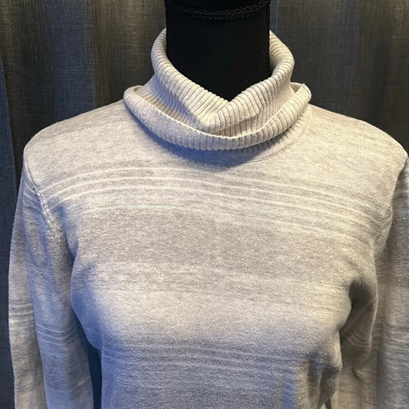 Gray Eddie Bauer Turtleneck - Picture 2 of 4